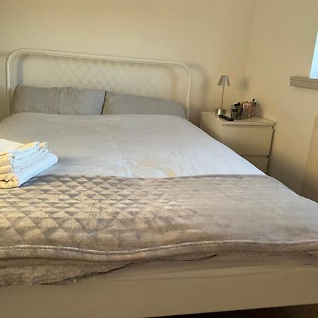 Comfy, Cosy Small Double With Wi-Fi Earley Eksteriør billede