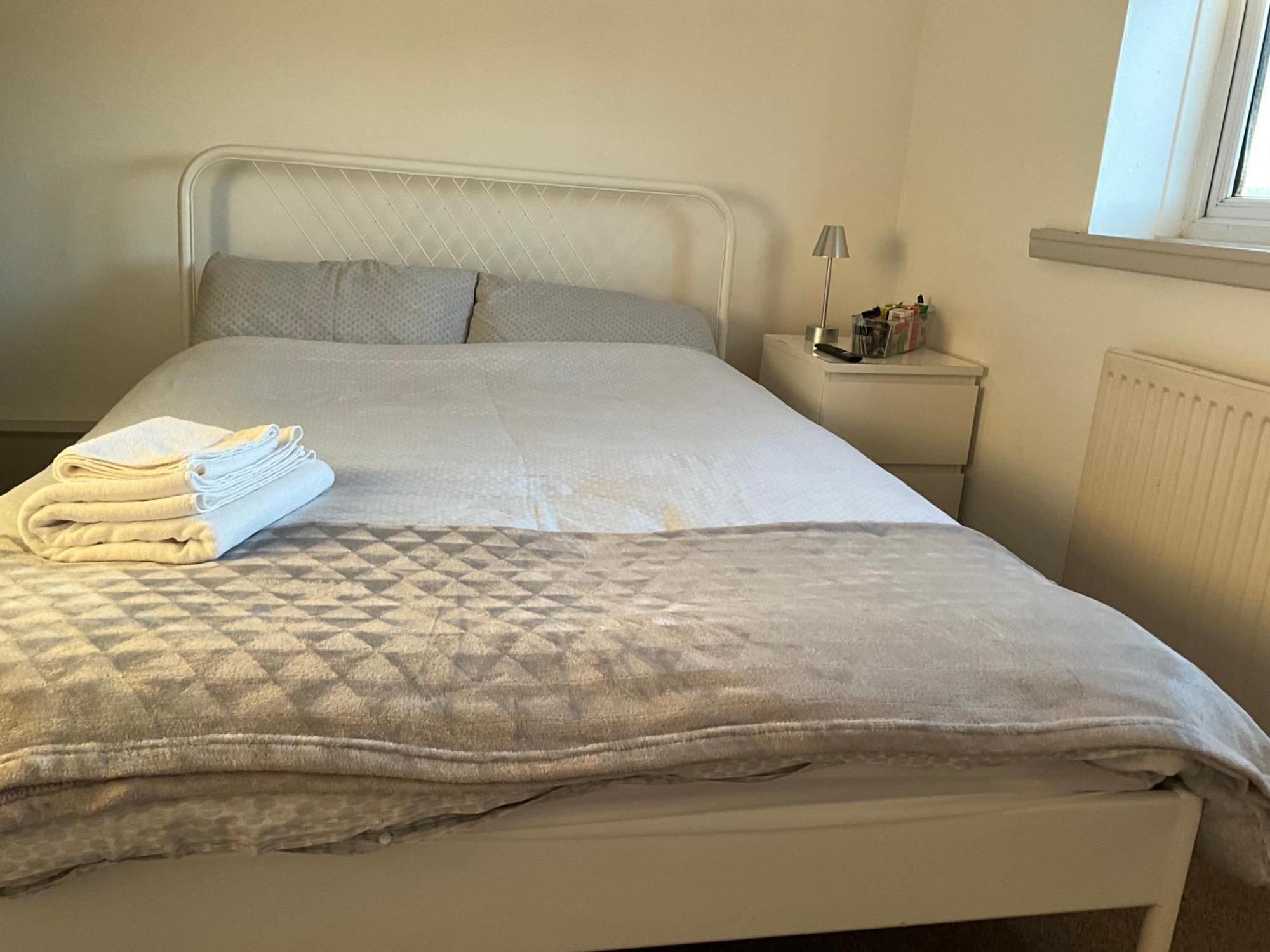 Comfy, Cosy Small Double With Wi-Fi Earley Eksteriør billede