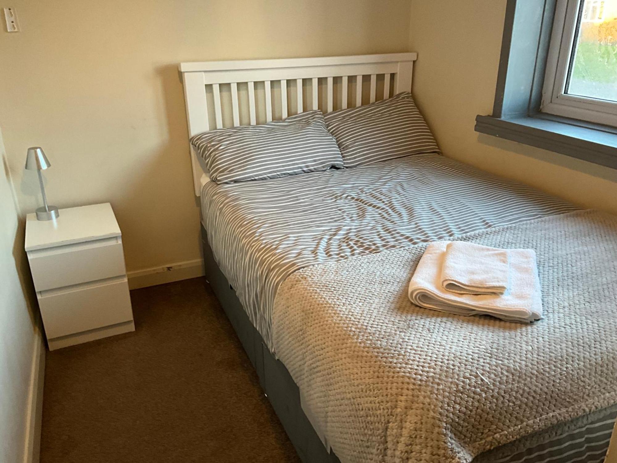 Comfy, Cosy Small Double With Wi-Fi Earley Eksteriør billede